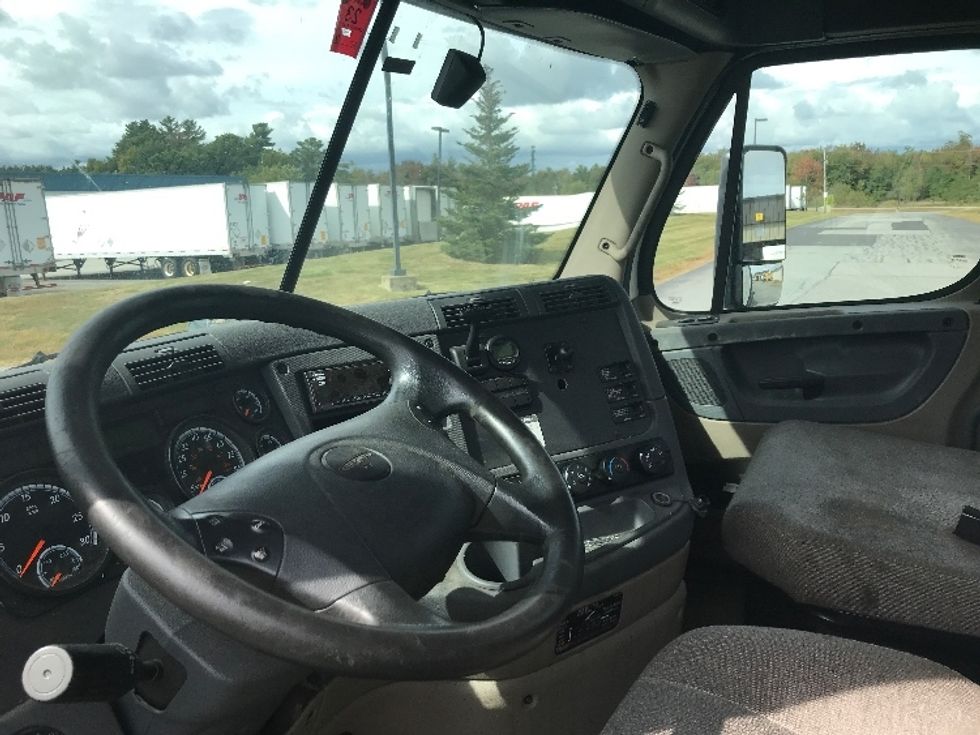 Day Cab Tractor-Heavy Duty Tractors-Freightliner-2018-Cascadia 12564ST-Braintree-MA-585,093\n\t\tmiles-$ 28,750 - Image 10