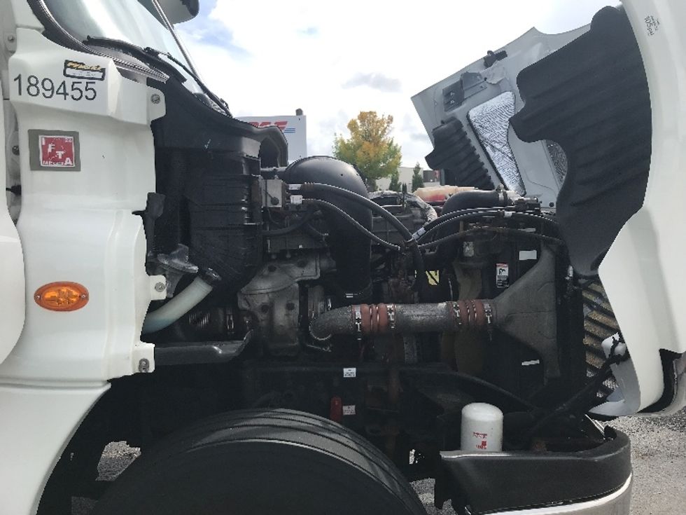 Day Cab Tractor-Heavy Duty Tractors-Freightliner-2018-Cascadia 12564ST-Braintree-MA-585,093\n\t\tmiles-$ 28,750 - Image 15