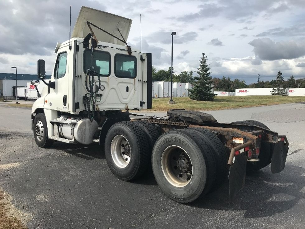 Day Cab Tractor-Heavy Duty Tractors-Freightliner-2018-Cascadia 12564ST-Braintree-MA-585,093\n\t\tmiles-$ 28,750 - Image 5