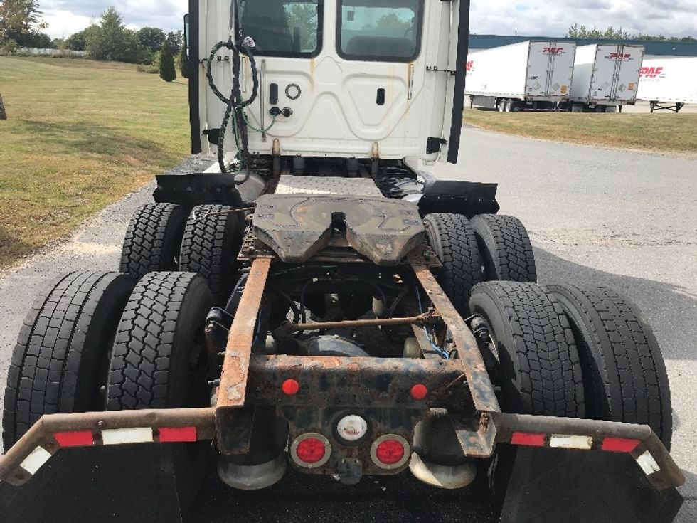 Day Cab Tractor-Heavy Duty Tractors-Freightliner-2018-Cascadia 12564ST-Braintree-MA-585,093\n\t\tmiles-$ 28,750 - Image 6