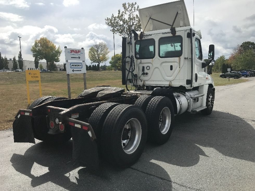 Day Cab Tractor-Heavy Duty Tractors-Freightliner-2018-Cascadia 12564ST-Braintree-MA-585,093\n\t\tmiles-$ 28,750 - Image 7