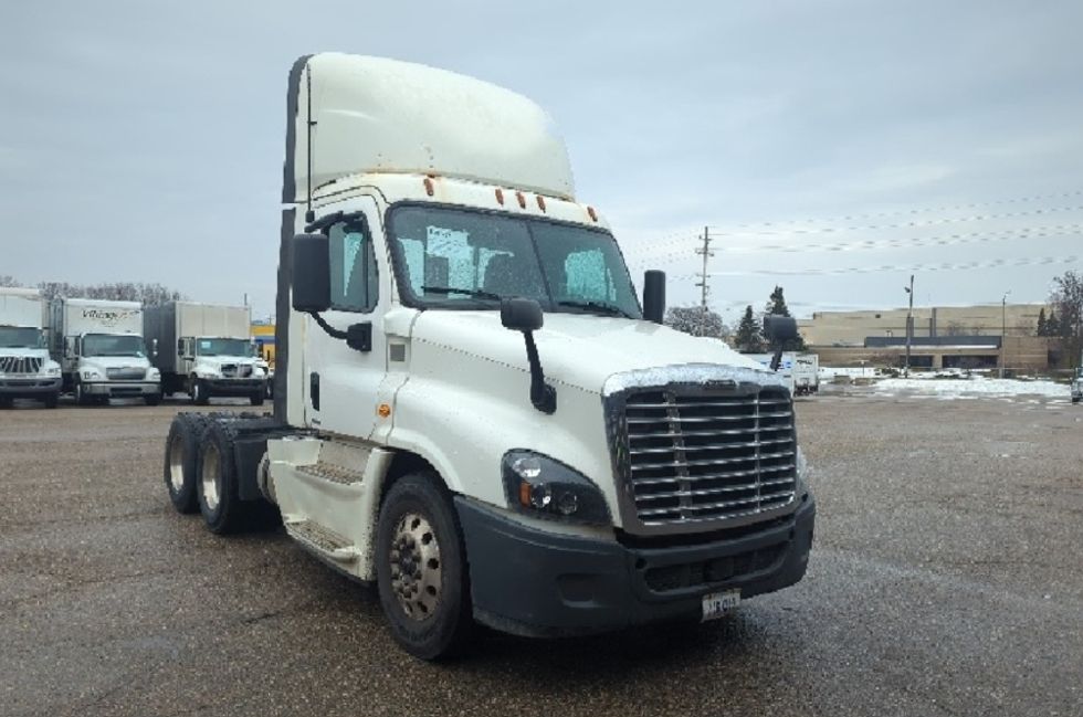 Day Cab Tractor-Heavy Duty Tractors-Freightliner-2018-Cascadia 12564ST-Byron Center-MI-272,755\n\t\tmiles-$ 49,250 - Image 1