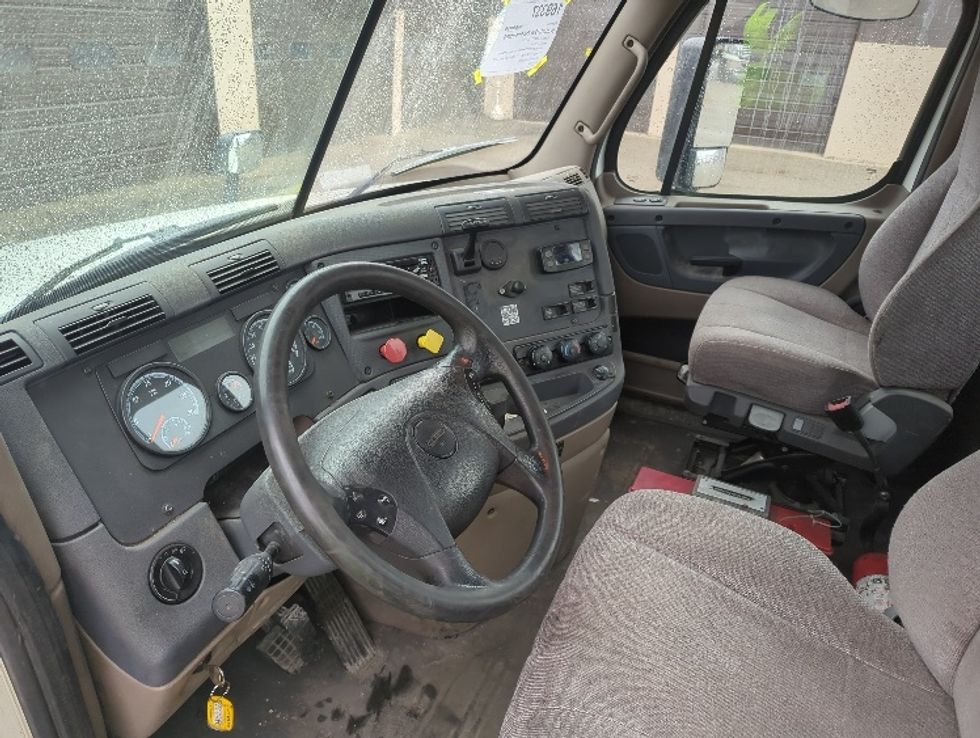 Day Cab Tractor-Heavy Duty Tractors-Freightliner-2018-Cascadia 12564ST-Byron Center-MI-272,755\n\t\tmiles-$ 49,250 - Image 10