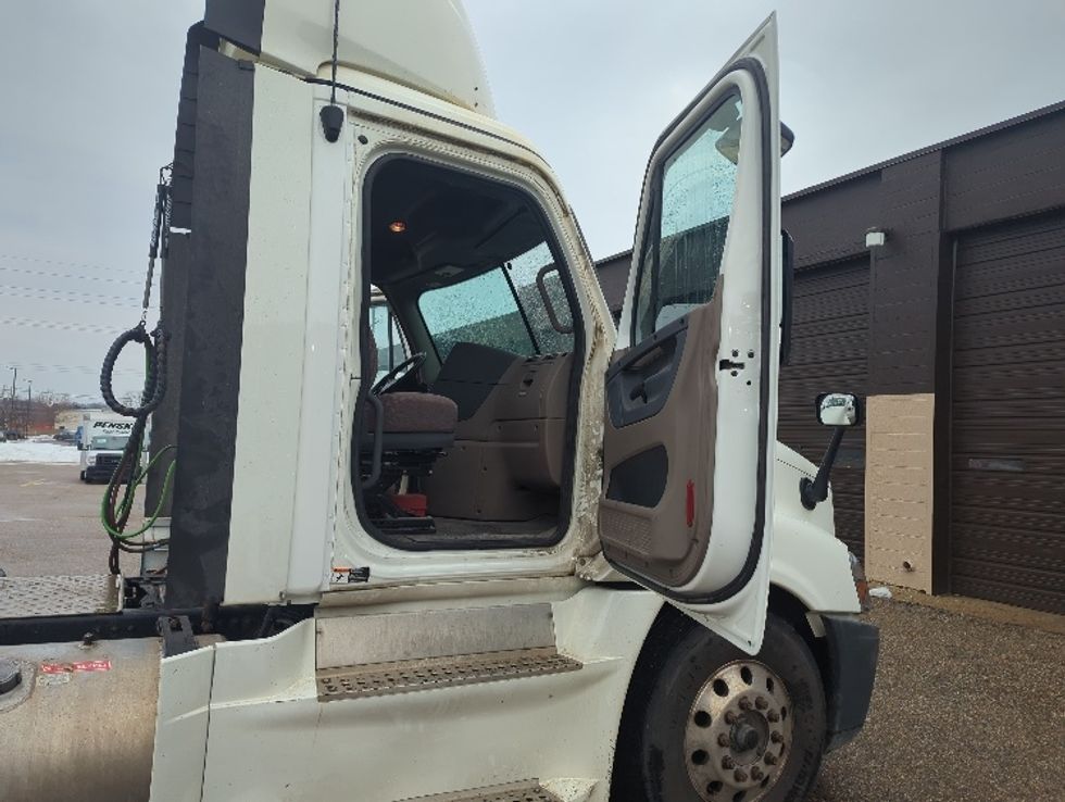 Day Cab Tractor-Heavy Duty Tractors-Freightliner-2018-Cascadia 12564ST-Byron Center-MI-272,755\n\t\tmiles-$ 49,250 - Image 12