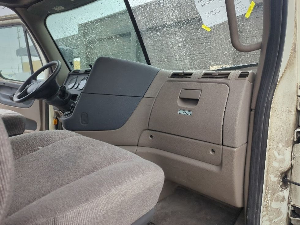 Day Cab Tractor-Heavy Duty Tractors-Freightliner-2018-Cascadia 12564ST-Byron Center-MI-272,755\n\t\tmiles-$ 49,250 - Image 13