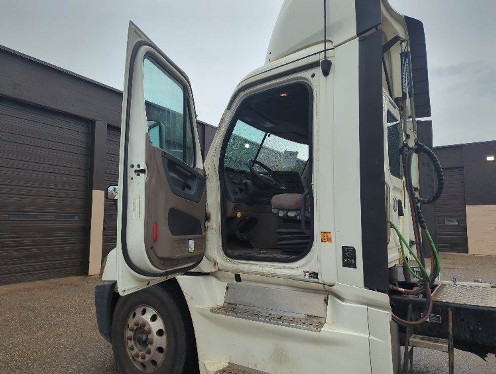 Day Cab Tractor-Heavy Duty Tractors-Freightliner-2018-Cascadia 12564ST-Byron Center-MI-272,755\n\t\tmiles-$ 49,250 - Image 9