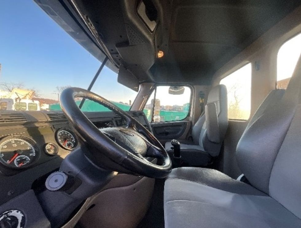 Day Cab Tractor-Heavy Duty Tractors-Freightliner-2018-Cascadia 12564ST-Capitol Heights-MD-224,808\n\t\tmiles-$ 36,250 - Image 10
