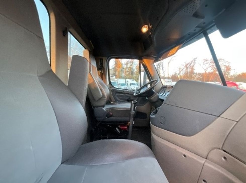 Day Cab Tractor-Heavy Duty Tractors-Freightliner-2018-Cascadia 12564ST-Capitol Heights-MD-224,808\n\t\tmiles-$ 36,250 - Image 14