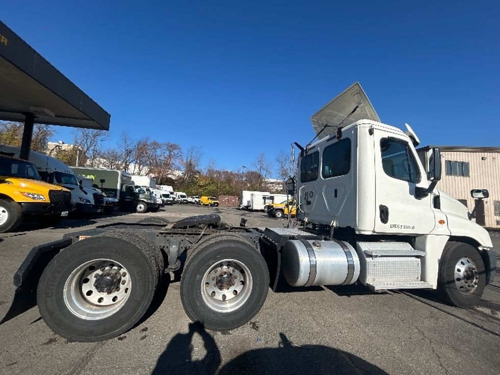 Day Cab Tractor-Heavy Duty Tractors-Freightliner-2018-Cascadia 12564ST-Capitol Heights-MD-224,808\n\t\tmiles-$ 36,250 - Image 8