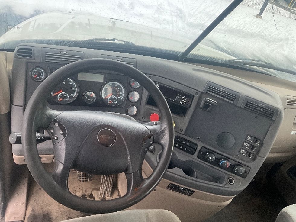 Day Cab Tractor-Heavy Duty Tractors-Freightliner-2018-Cascadia 12564ST-Chatham-ON-947,368\n\t\tkm-$ 32,500 - Image 11