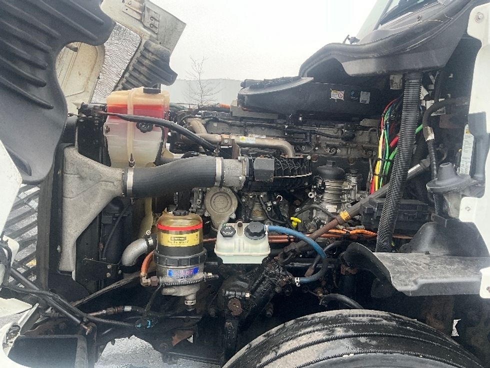 Day Cab Tractor-Heavy Duty Tractors-Freightliner-2018-Cascadia 12564ST-Chatham-ON-947,368\n\t\tkm-$ 32,500 - Image 16