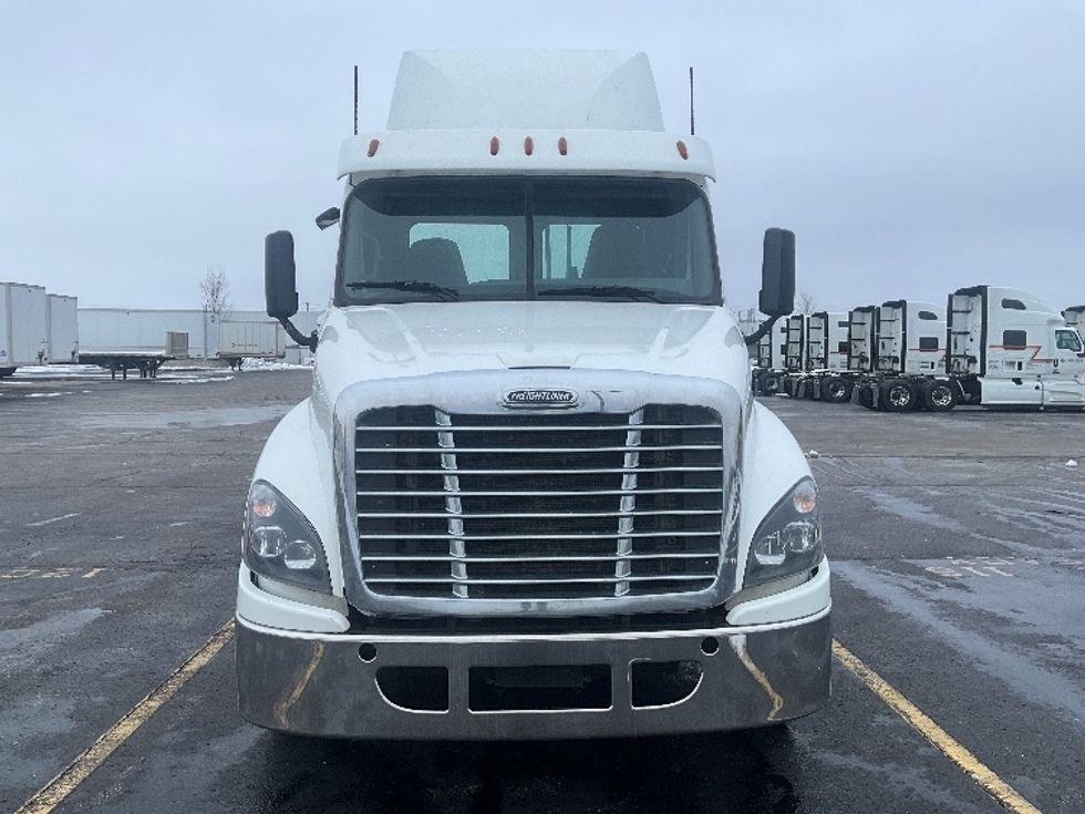 Day Cab Tractor-Heavy Duty Tractors-Freightliner-2018-Cascadia 12564ST-Chatham-ON-947,368\n\t\tkm-$ 32,500 - Image 2