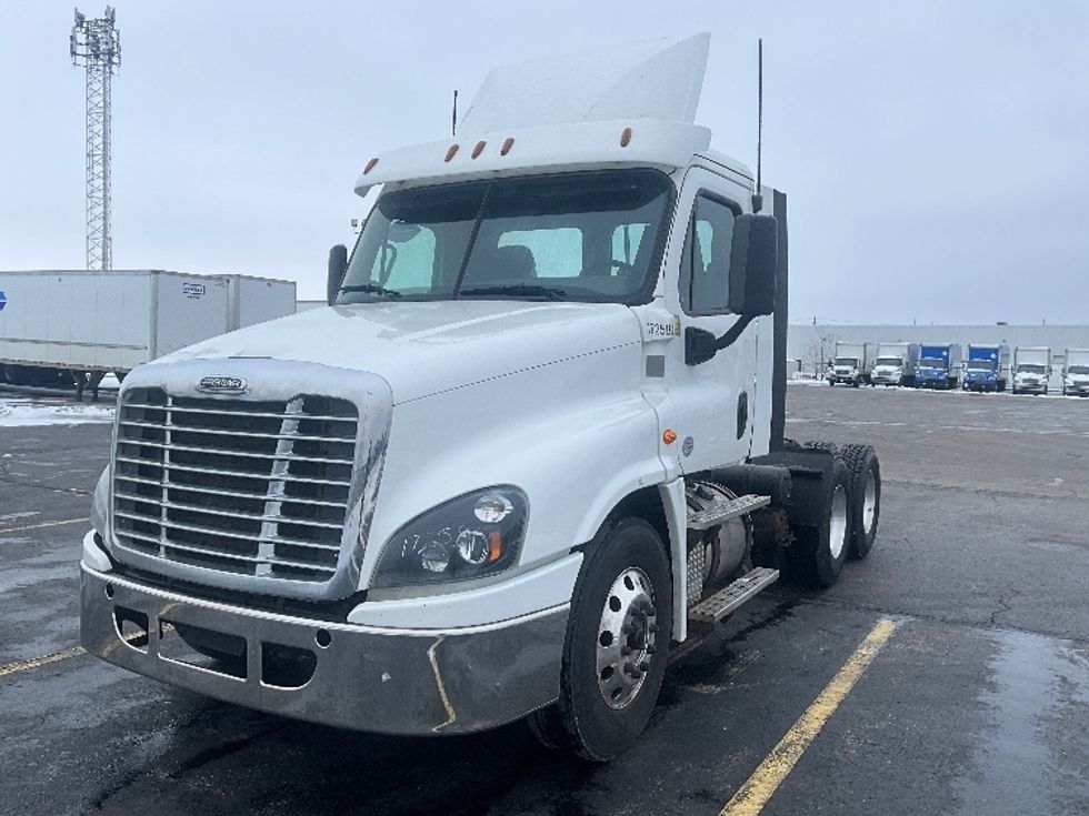 Day Cab Tractor-Heavy Duty Tractors-Freightliner-2018-Cascadia 12564ST-Chatham-ON-947,368\n\t\tkm-$ 32,500 - Image 3