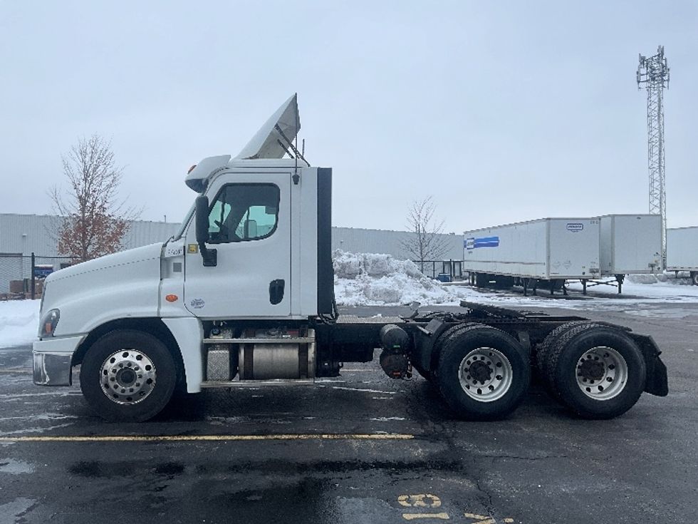 Day Cab Tractor-Heavy Duty Tractors-Freightliner-2018-Cascadia 12564ST-Chatham-ON-947,368\n\t\tkm-$ 32,500 - Image 4