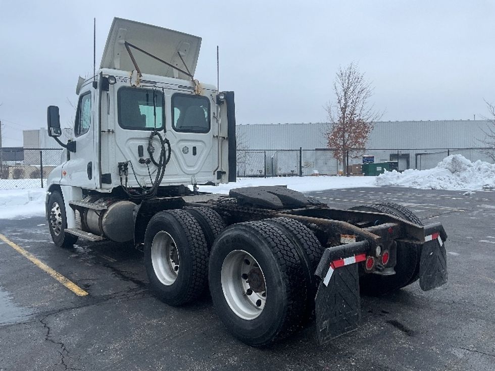 Day Cab Tractor-Heavy Duty Tractors-Freightliner-2018-Cascadia 12564ST-Chatham-ON-947,368\n\t\tkm-$ 32,500 - Image 5