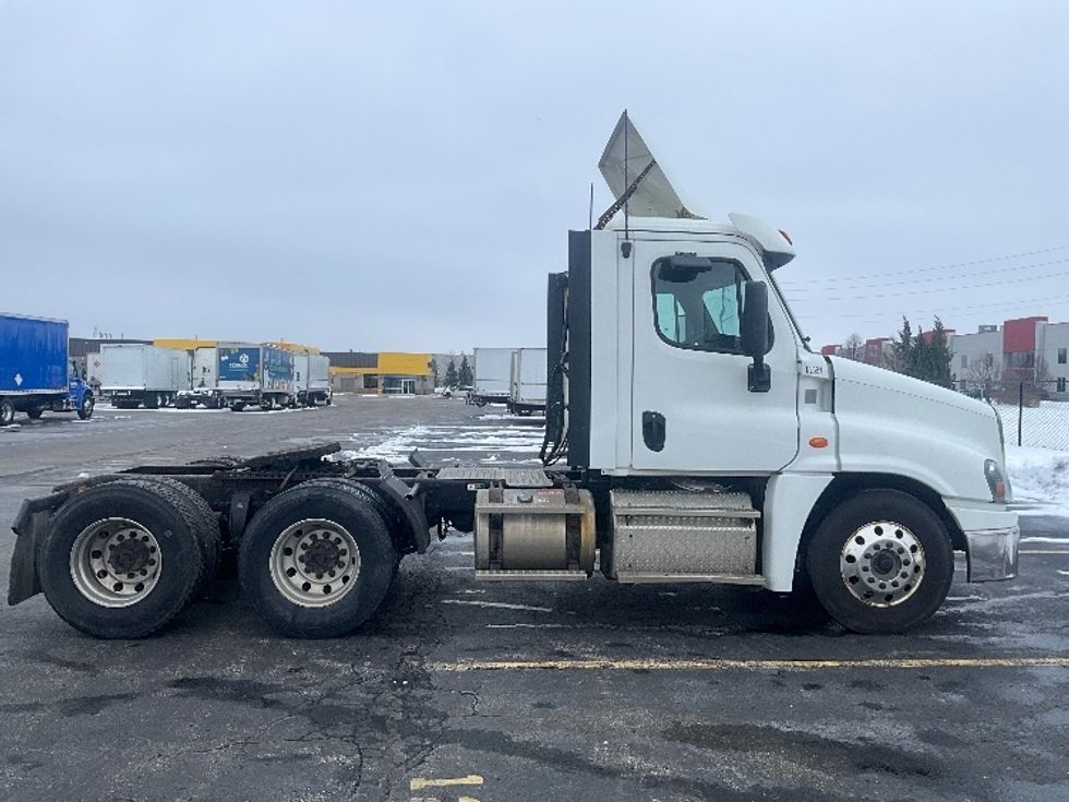Day Cab Tractor-Heavy Duty Tractors-Freightliner-2018-Cascadia 12564ST-Chatham-ON-947,368\n\t\tkm-$ 32,500 - Image 8