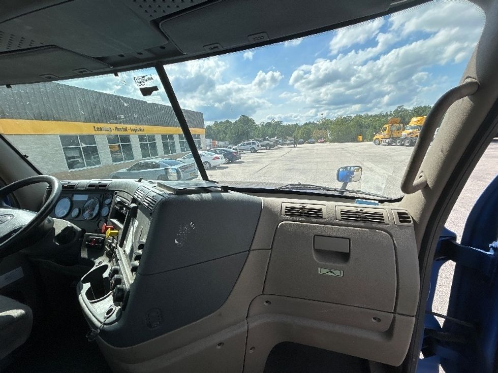 Day Cab Tractor-Heavy Duty Tractors-Freightliner-2018-Cascadia 12564ST-Chester-VA-516,659\n\t\tmiles-$ 37,750 - Image 13