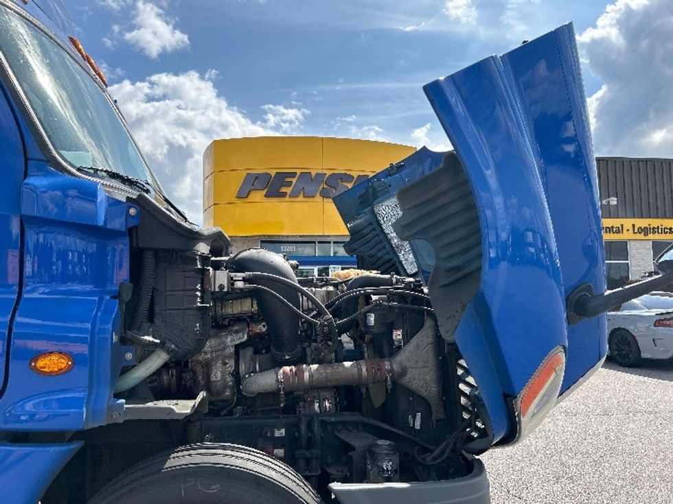 Day Cab Tractor-Heavy Duty Tractors-Freightliner-2018-Cascadia 12564ST-Chester-VA-516,659\n\t\tmiles-$ 37,750 - Image 15