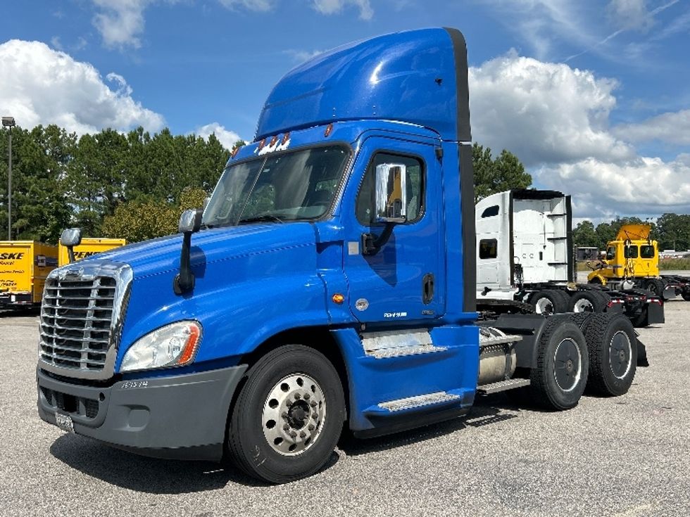 Day Cab Tractor-Heavy Duty Tractors-Freightliner-2018-Cascadia 12564ST-Chester-VA-516,659\n\t\tmiles-$ 37,750 - Image 3