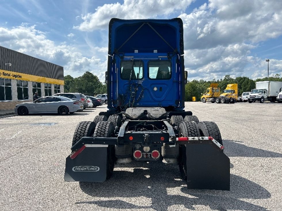 Day Cab Tractor-Heavy Duty Tractors-Freightliner-2018-Cascadia 12564ST-Chester-VA-516,659\n\t\tmiles-$ 37,750 - Image 6