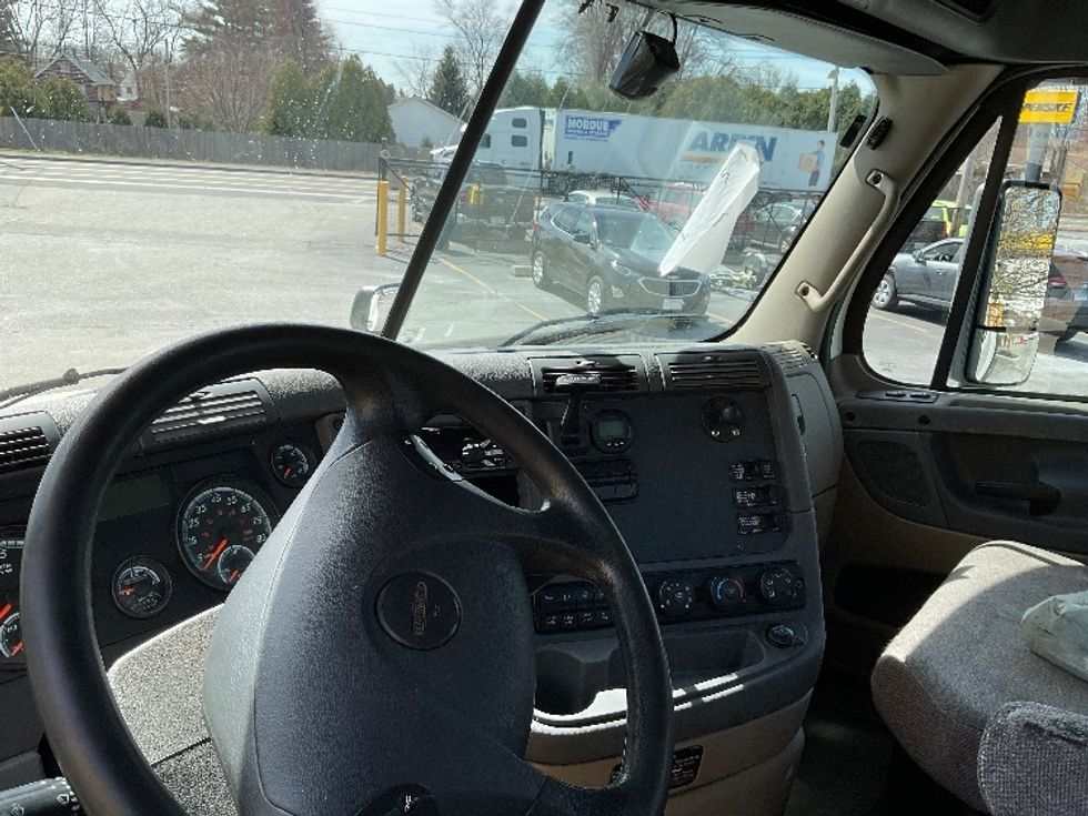 Day Cab Tractor-Heavy Duty Tractors-Freightliner-2018-Cascadia 12564ST-Chicopee-MA-515,264\n\t\tmiles-$ 30,250 - Image 10