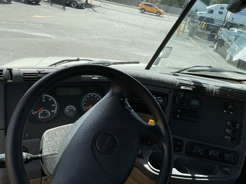 Day Cab Tractor-Heavy Duty Tractors-Freightliner-2018-Cascadia 12564ST-Chicopee-MA-515,264\n\t\tmiles-$ 30,250 - Image 11