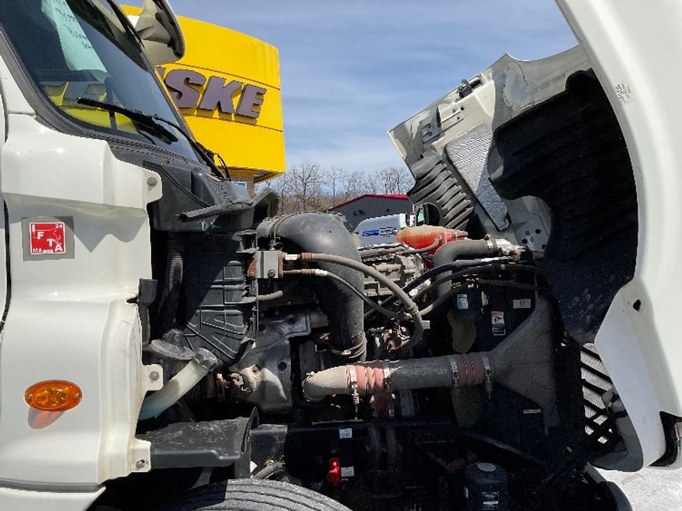 Day Cab Tractor-Heavy Duty Tractors-Freightliner-2018-Cascadia 12564ST-Chicopee-MA-515,264\n\t\tmiles-$ 30,250 - Image 15