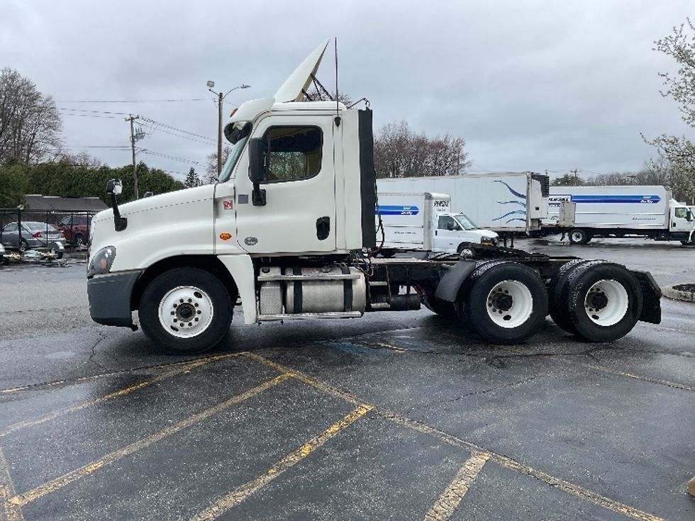2018 Freightliner Cascadia 125" Sleeper Cab photo 4