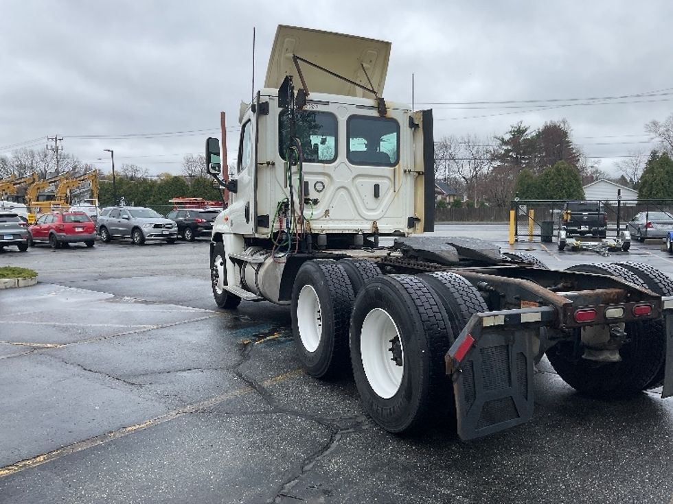 Day Cab Tractor-Heavy Duty Tractors-Freightliner-2018-Cascadia 12564ST-Chicopee-MA-515,264\n\t\tmiles-$ 30,250 - Image 5