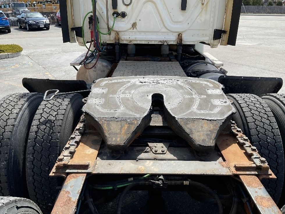 Day Cab Tractor-Heavy Duty Tractors-Freightliner-2018-Cascadia 12564ST-Chicopee-MA-515,264\n\t\tmiles-$ 30,250 - Image 6