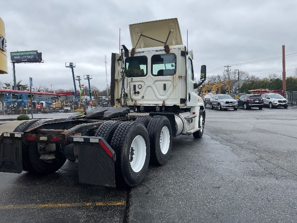 Day Cab Tractor-Heavy Duty Tractors-Freightliner-2018-Cascadia 12564ST-Chicopee-MA-515,264\n\t\tmiles-$ 30,250 - Image 7