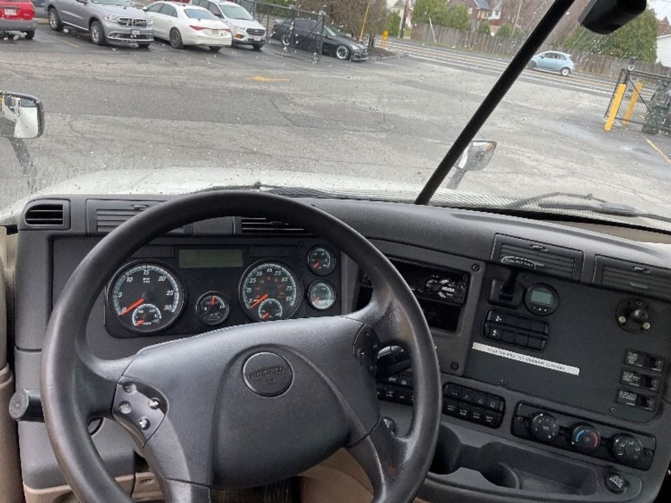 Day Cab Tractor-Heavy Duty Tractors-Freightliner-2018-Cascadia 12564ST-Chicopee-MA-590,108\n\t\tmiles-$ 26,000 - Image 11