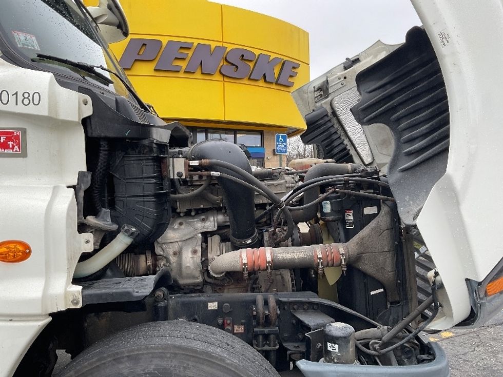 Day Cab Tractor-Heavy Duty Tractors-Freightliner-2018-Cascadia 12564ST-Chicopee-MA-590,108\n\t\tmiles-$ 26,000 - Image 15