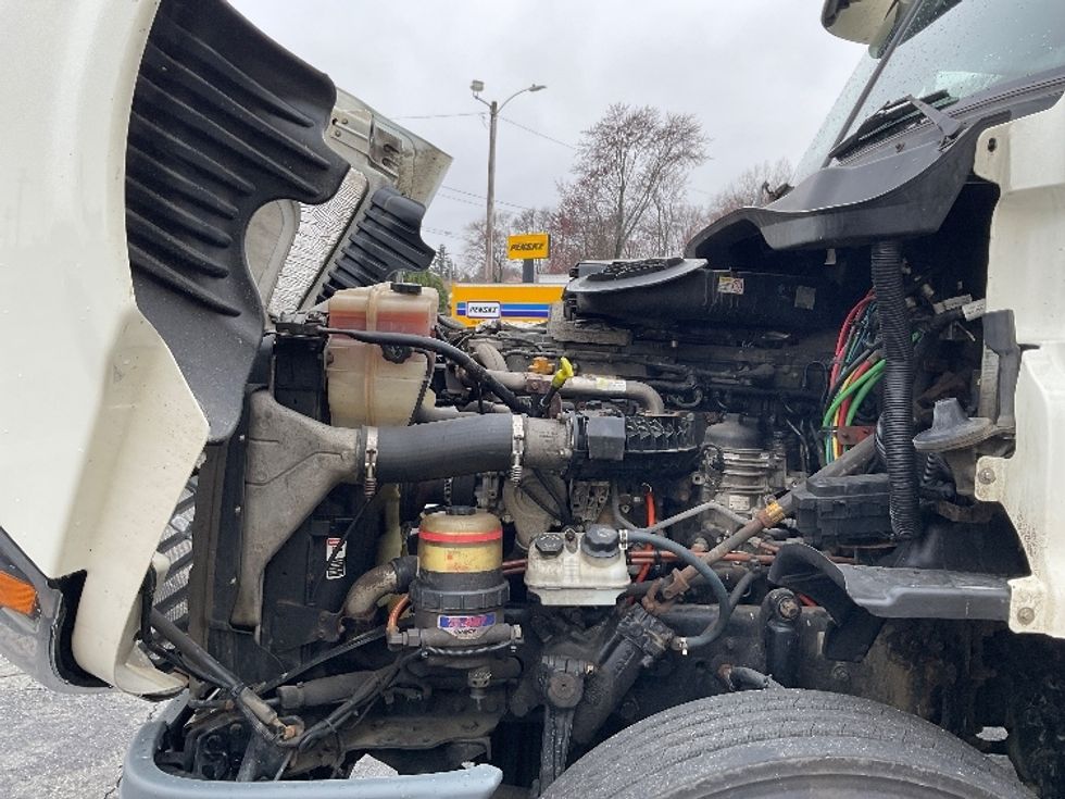 Day Cab Tractor-Heavy Duty Tractors-Freightliner-2018-Cascadia 12564ST-Chicopee-MA-590,108\n\t\tmiles-$ 26,000 - Image 16