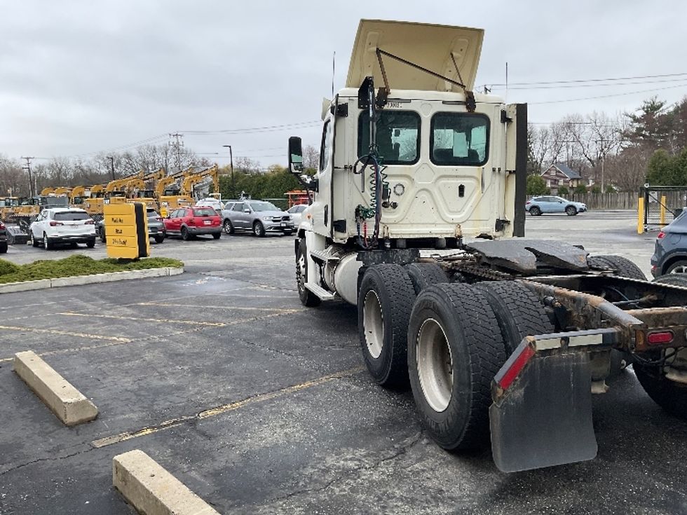 Day Cab Tractor-Heavy Duty Tractors-Freightliner-2018-Cascadia 12564ST-Chicopee-MA-590,108\n\t\tmiles-$ 26,000 - Image 5