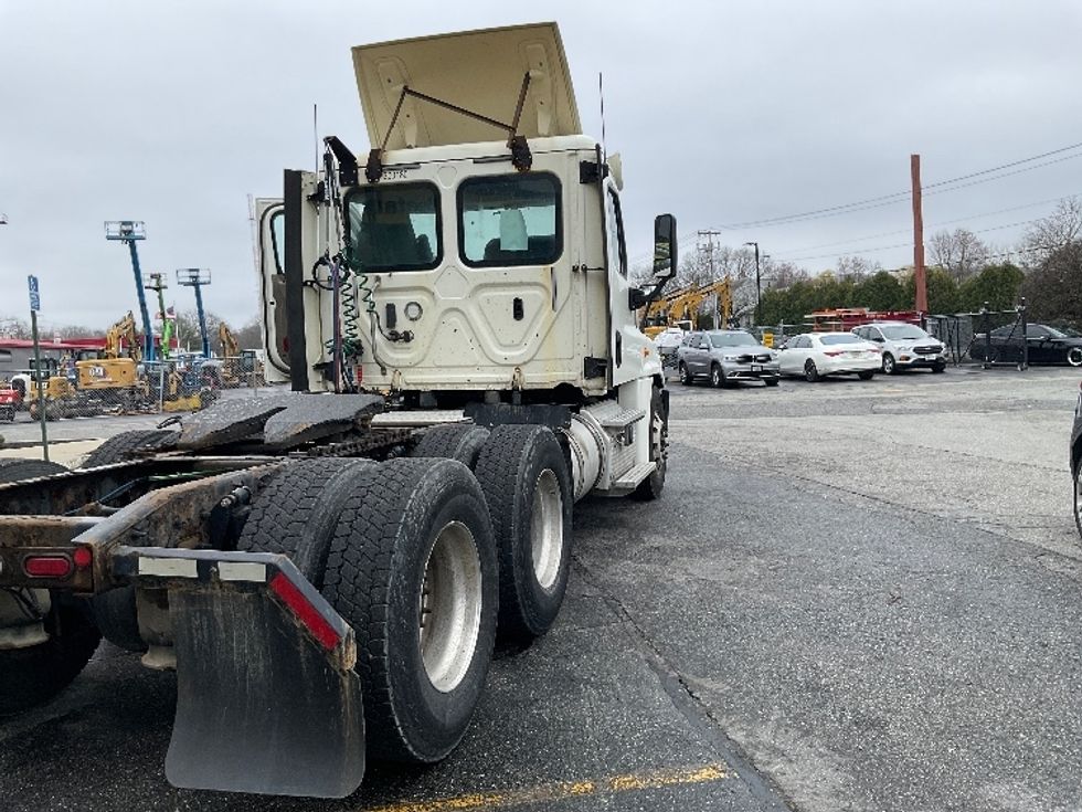 Day Cab Tractor-Heavy Duty Tractors-Freightliner-2018-Cascadia 12564ST-Chicopee-MA-590,108\n\t\tmiles-$ 26,000 - Image 7
