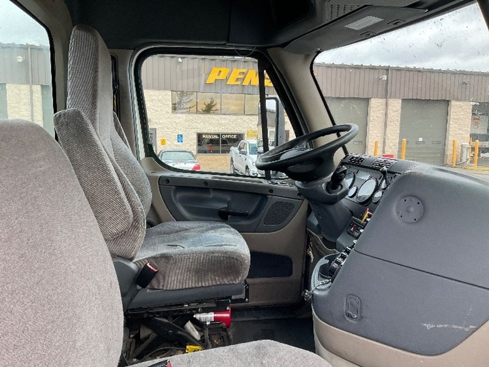 Day Cab Tractor-Heavy Duty Tractors-Freightliner-2018-Cascadia 12564ST-Cincinnati-OH-551,681\n\t\tmiles-$ 33,000 - Image 14