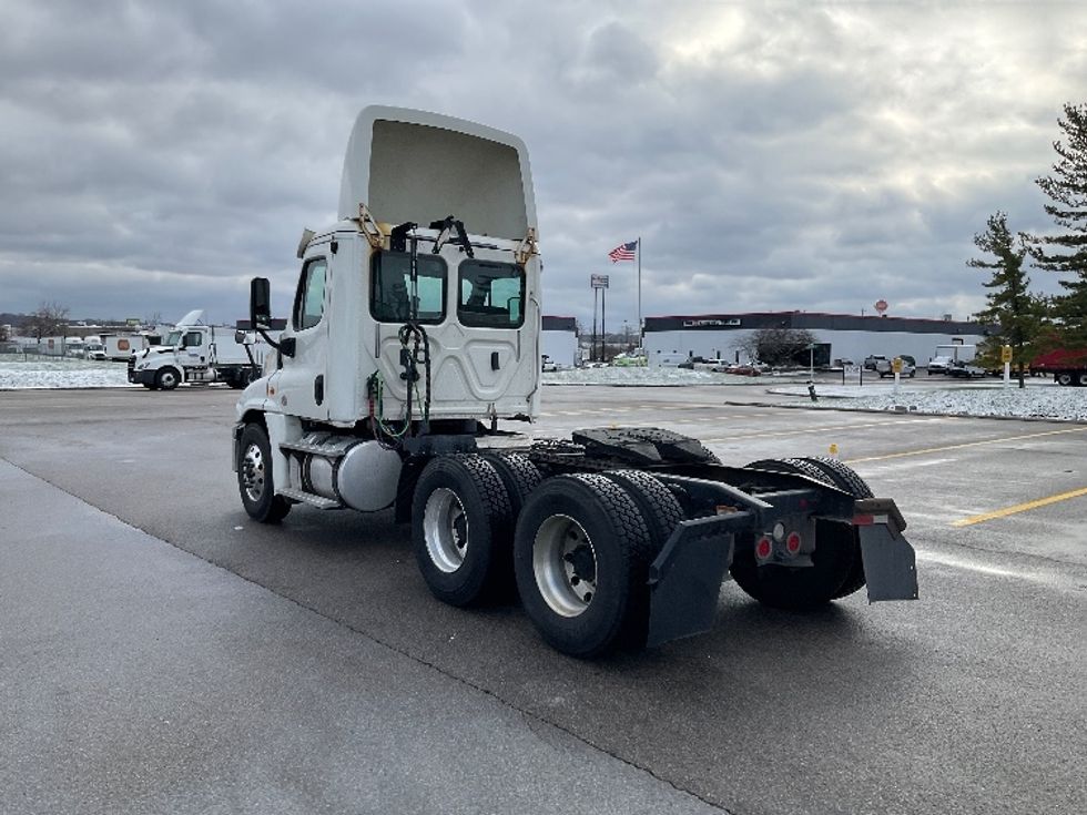 Day Cab Tractor-Heavy Duty Tractors-Freightliner-2018-Cascadia 12564ST-Cincinnati-OH-551,681\n\t\tmiles-$ 33,000 - Image 5