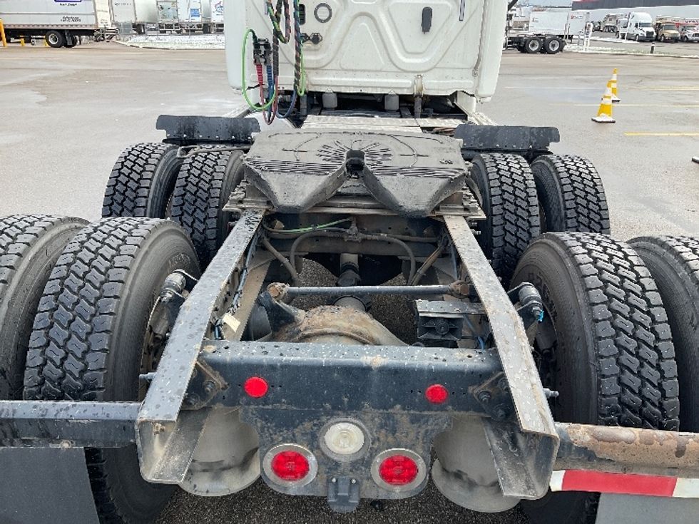 Day Cab Tractor-Heavy Duty Tractors-Freightliner-2018-Cascadia 12564ST-Cincinnati-OH-551,681\n\t\tmiles-$ 33,000 - Image 6
