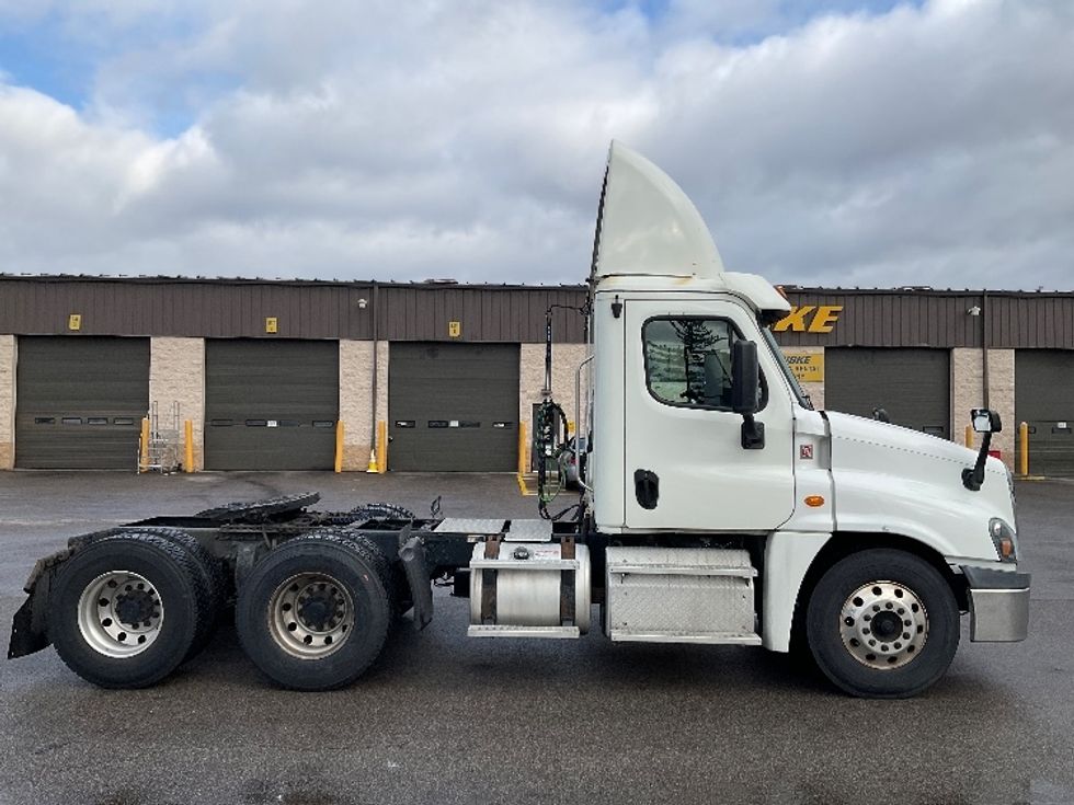 Day Cab Tractor-Heavy Duty Tractors-Freightliner-2018-Cascadia 12564ST-Cincinnati-OH-551,681\n\t\tmiles-$ 33,000 - Image 8
