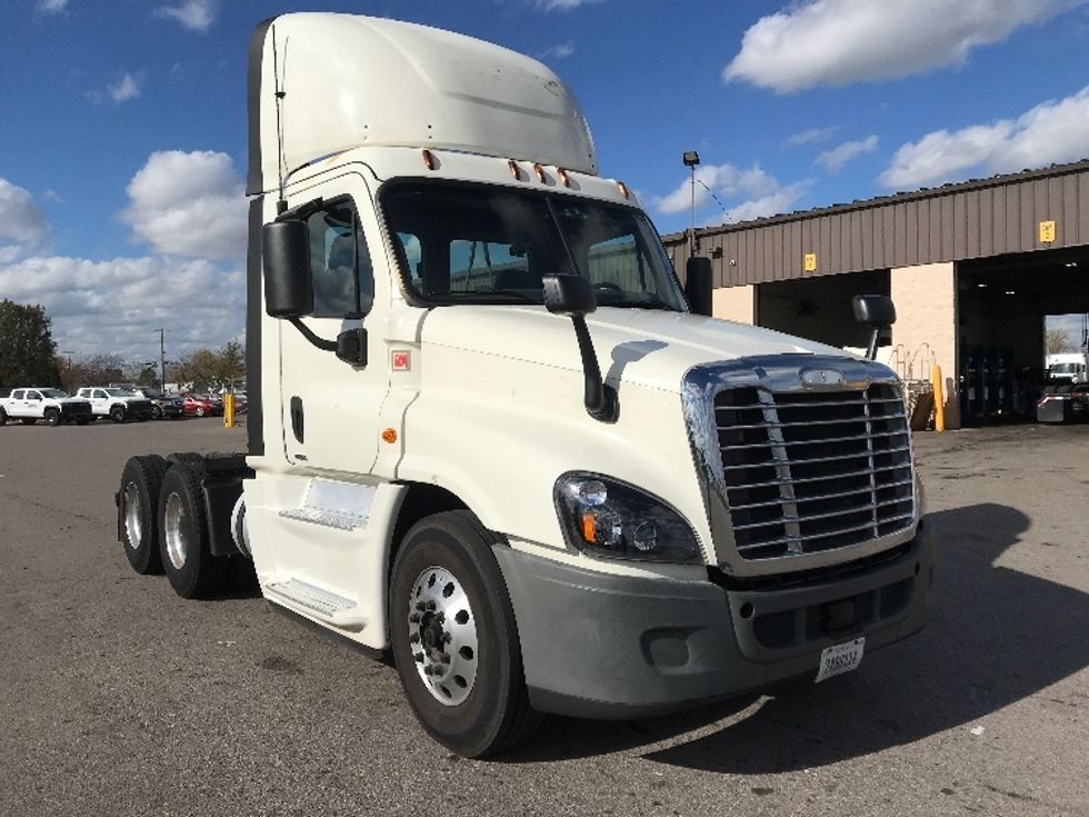 Day Cab Tractor-Heavy Duty Tractors-Freightliner-2018-Cascadia 12564ST-Cincinnati-OH-584,227\n\t\tmiles-$ 32,250 - Image 1
