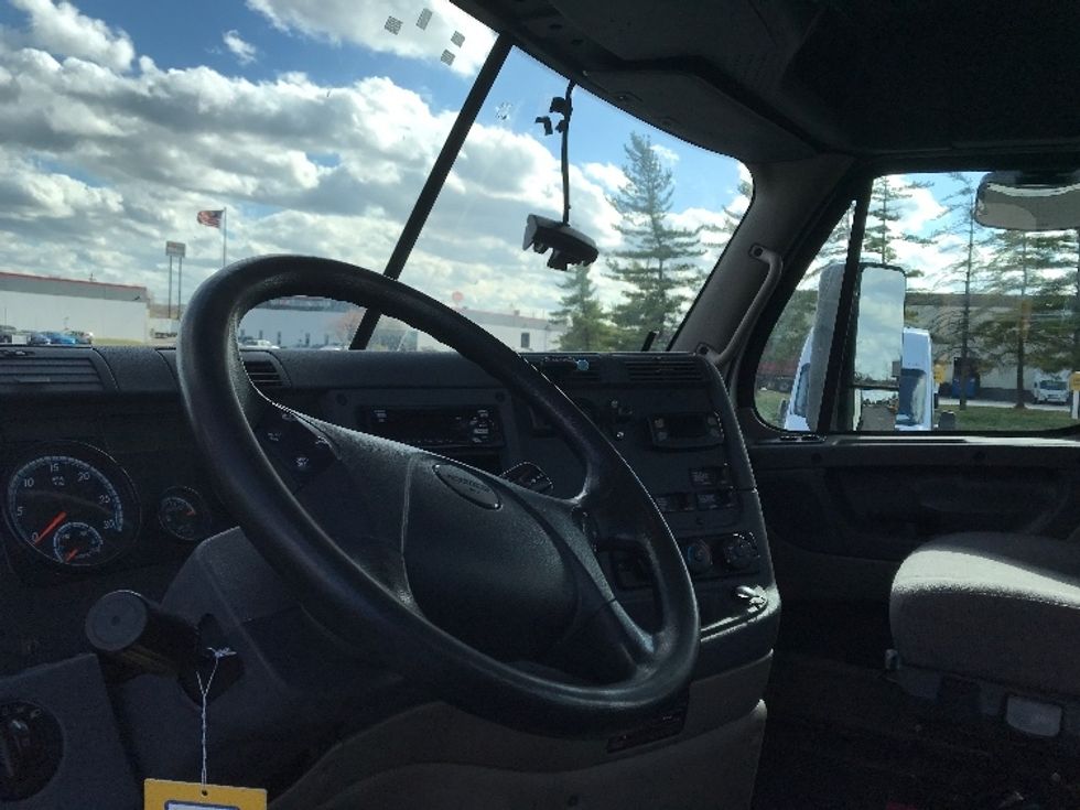 Day Cab Tractor-Heavy Duty Tractors-Freightliner-2018-Cascadia 12564ST-Cincinnati-OH-584,227\n\t\tmiles-$ 32,250 - Image 10