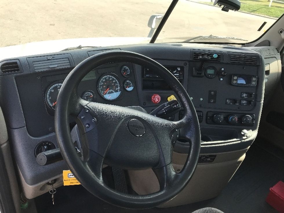 Day Cab Tractor-Heavy Duty Tractors-Freightliner-2018-Cascadia 12564ST-Cincinnati-OH-584,227\n\t\tmiles-$ 32,250 - Image 11