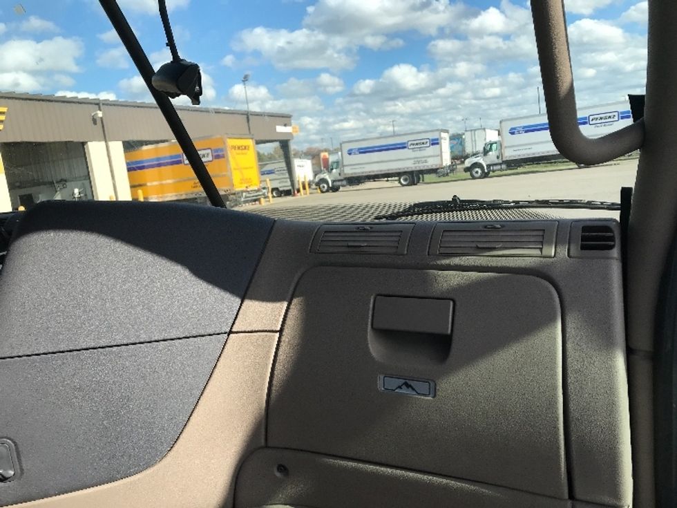 Day Cab Tractor-Heavy Duty Tractors-Freightliner-2018-Cascadia 12564ST-Cincinnati-OH-584,227\n\t\tmiles-$ 32,250 - Image 13