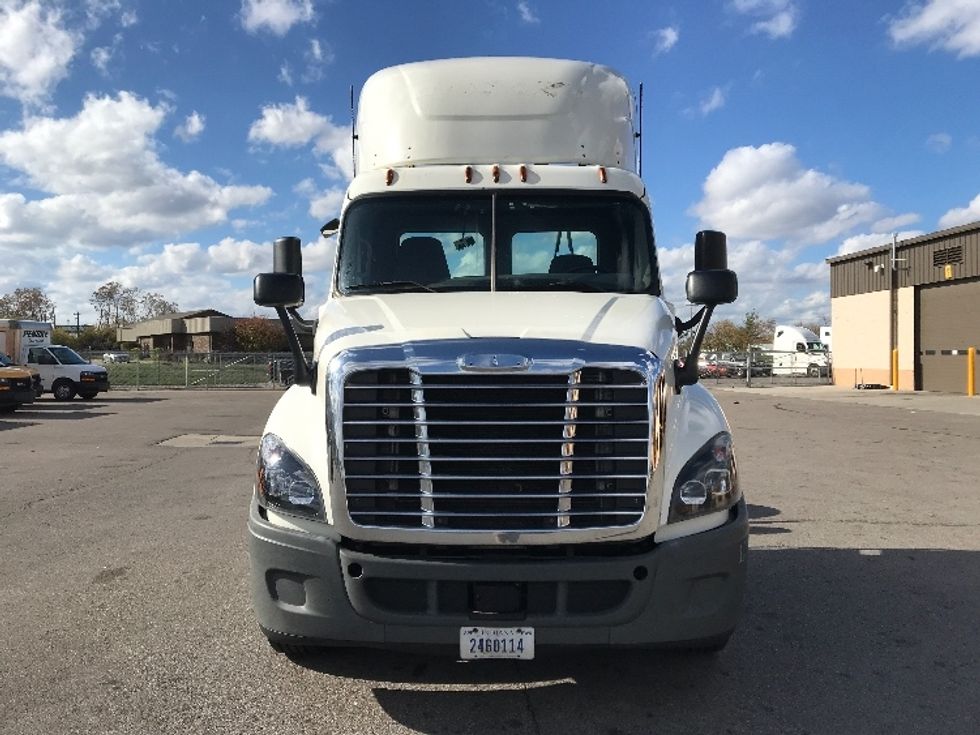 Day Cab Tractor-Heavy Duty Tractors-Freightliner-2018-Cascadia 12564ST-Cincinnati-OH-584,227\n\t\tmiles-$ 32,250 - Image 2