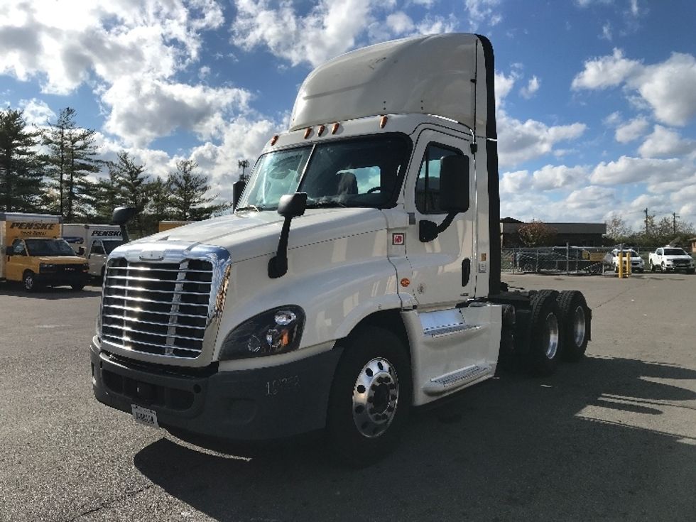 Day Cab Tractor-Heavy Duty Tractors-Freightliner-2018-Cascadia 12564ST-Cincinnati-OH-584,227\n\t\tmiles-$ 32,250 - Image 3