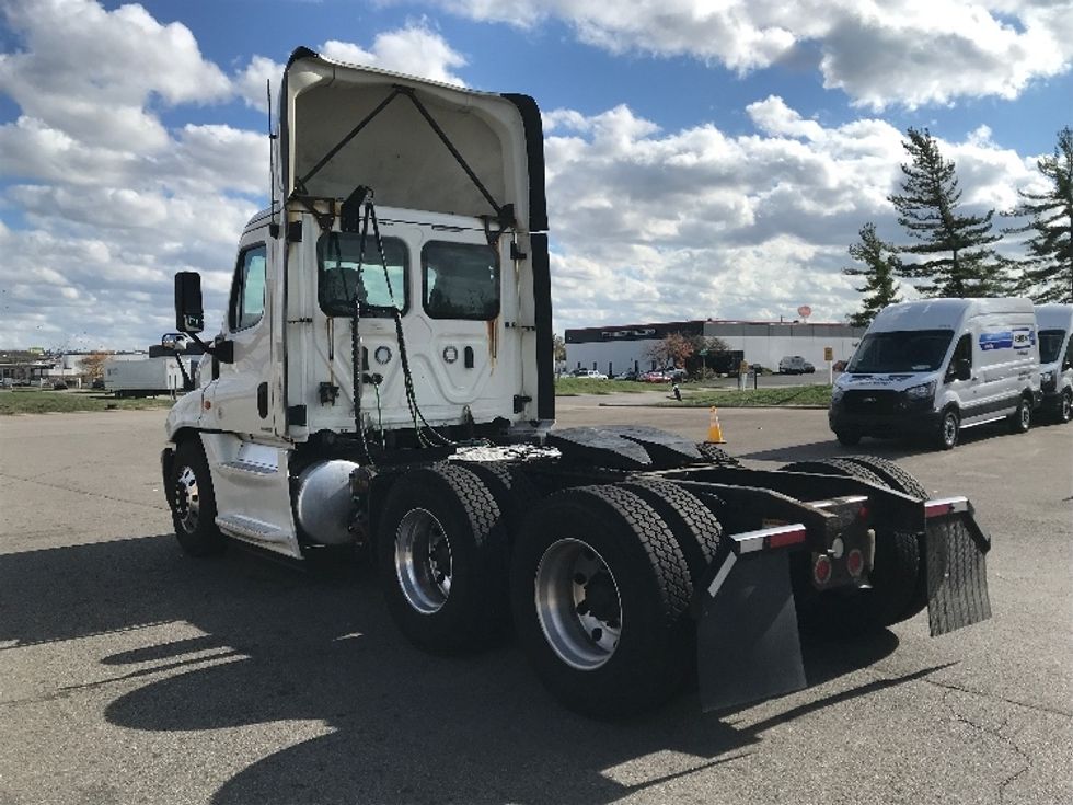 Day Cab Tractor-Heavy Duty Tractors-Freightliner-2018-Cascadia 12564ST-Cincinnati-OH-584,227\n\t\tmiles-$ 32,250 - Image 5