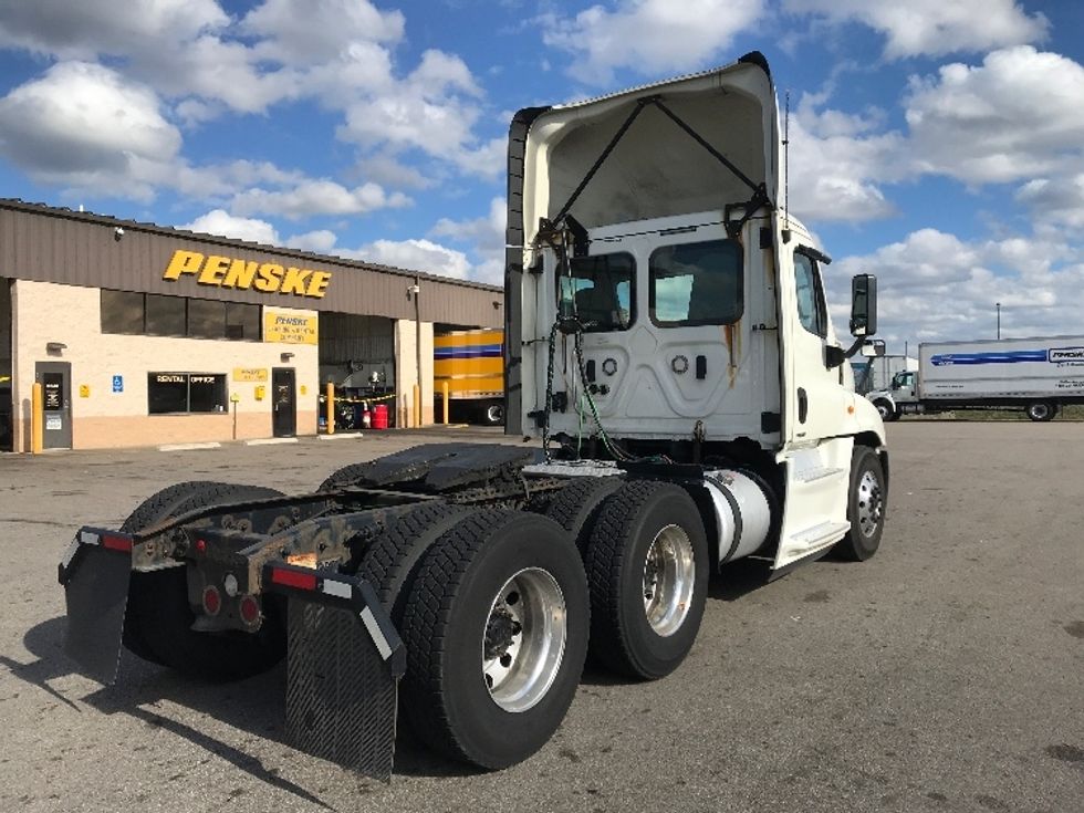 Day Cab Tractor-Heavy Duty Tractors-Freightliner-2018-Cascadia 12564ST-Cincinnati-OH-584,227\n\t\tmiles-$ 32,250 - Image 7