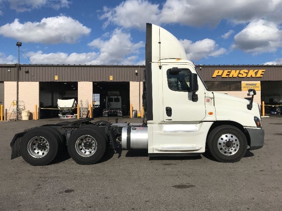 Day Cab Tractor-Heavy Duty Tractors-Freightliner-2018-Cascadia 12564ST-Cincinnati-OH-584,227\n\t\tmiles-$ 32,250 - Image 8