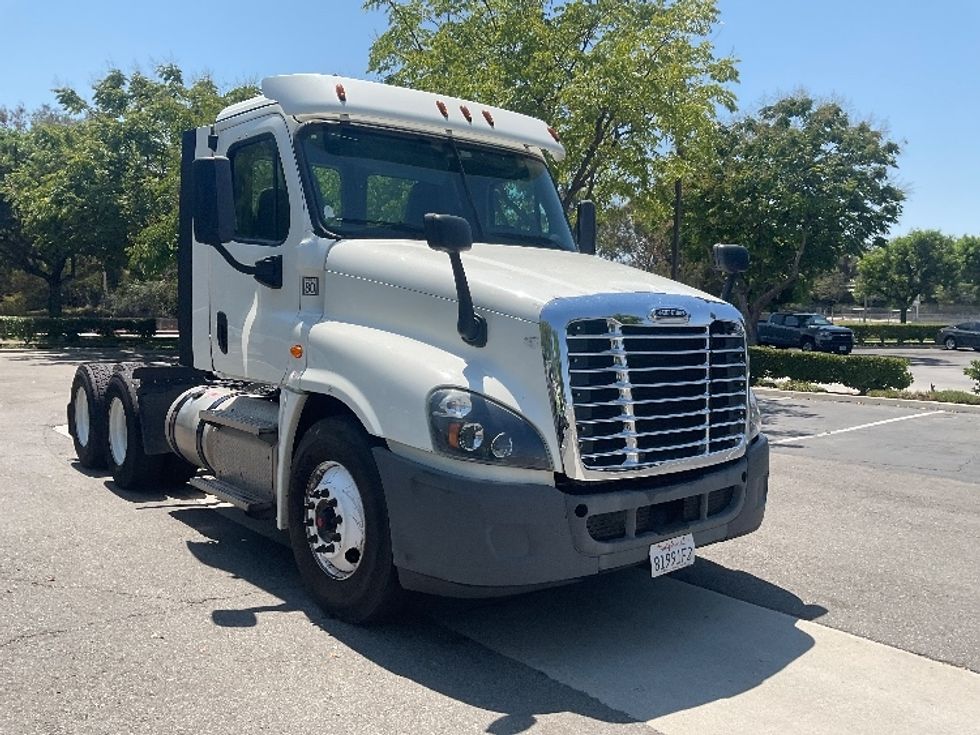 Day Cab Tractor-Heavy Duty Tractors-Freightliner-2018-Cascadia 12564ST-City Of Industry-CA-157,897\n\t\tmiles-$ 50,750 - Image 1